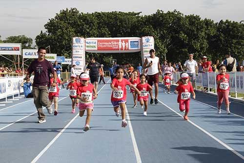 Muitas famílias acordaram cedo neste domingo, dia 13 de Janeiro, para viver uma manhã esportiva / Foto: Cláudio Torós